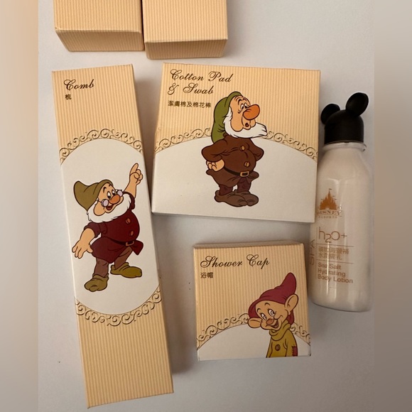 Hong Kong Disneyland Seven Dwarves Toiletries - Picture 3 of 4